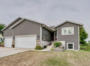 935 N Perry Pkwy, Oregon, WI 53575