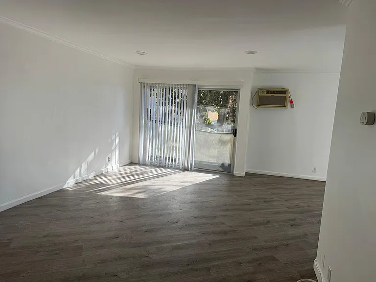 5741.5 Carlton Way #202 — Photo 5