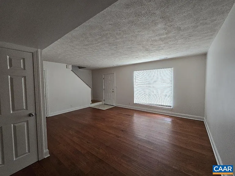 117 Longwood Dr #B — Photo 3