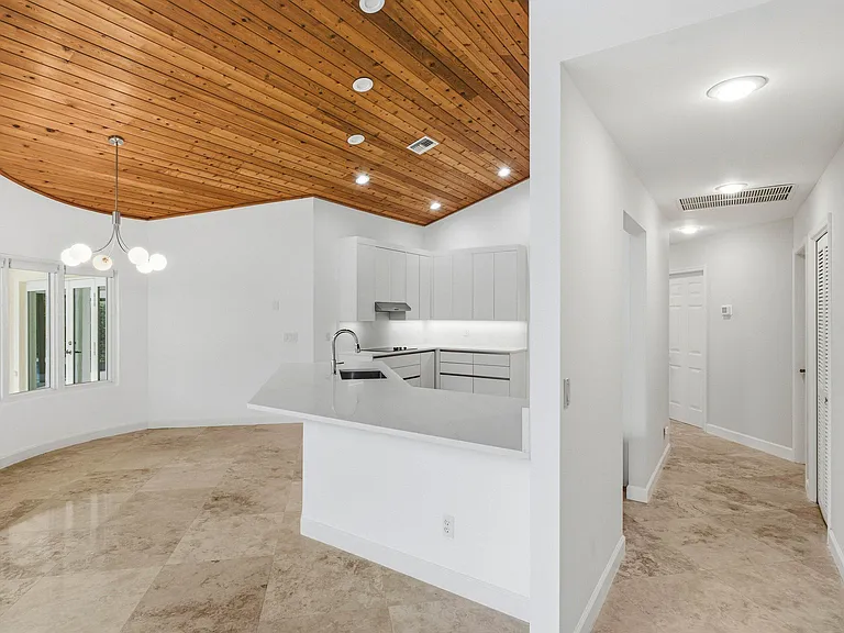 4720 NW 28th Ave — Photo 17