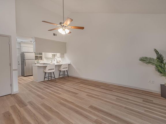 5th image of 42 Boardwalk Ln