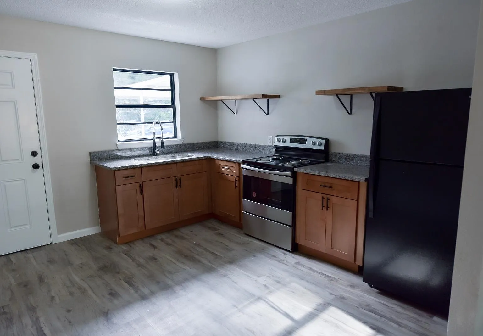 2 bed, 800 sqft, $1,250 — Photo 4
