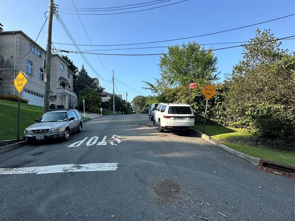 1 Douglas Court, Staten Island, NY