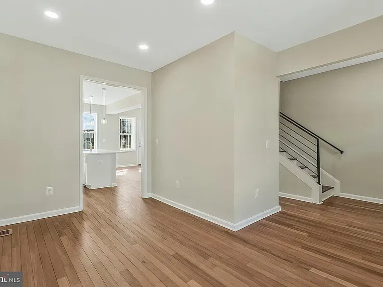 444 Kenyon St NW — Photo 8