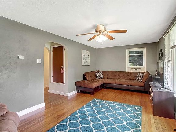 2nd image of 1155 Ridgewood Rd