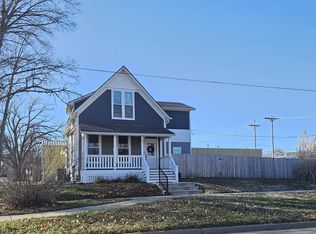 821 6th St, Baldwin City, KS 66006