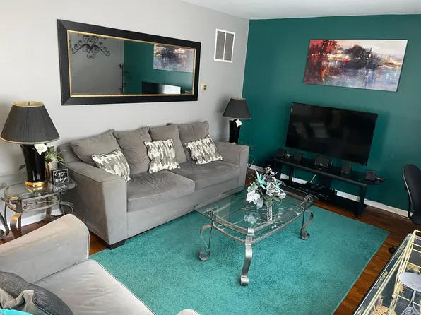 166 Larkin Ct, Stratford, CT 06615