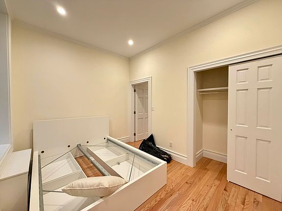 5th image of 226 E 26th St #1T