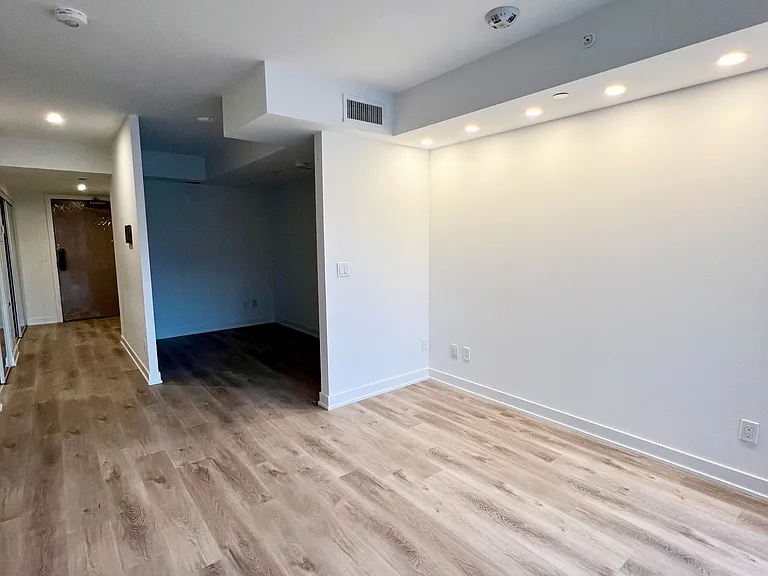 370 Martha St #311 — Photo 14