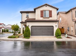 1306 E Via Dorata Way, Fresno, CA