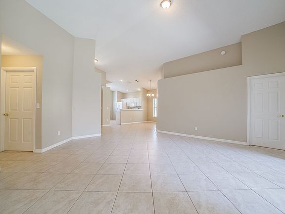 5th image of 901 Lewis Pl