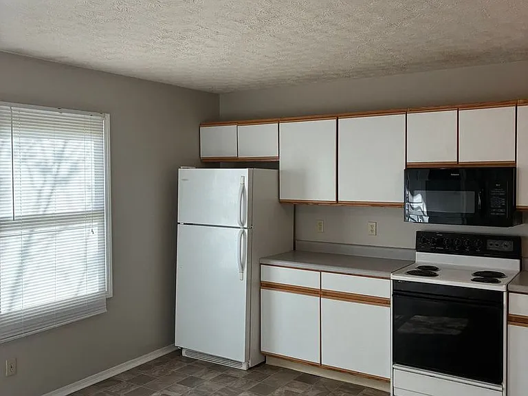 1377 West Allen Street — Photo 5