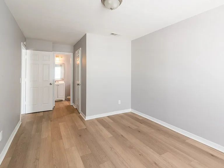 Rolling Hills Apartment Homes — Photo 14