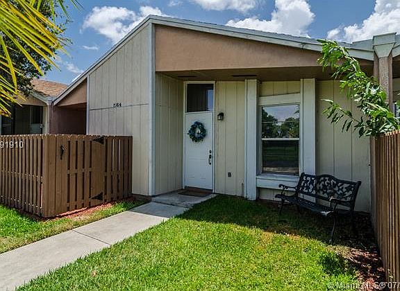 3rd image of 564 Woodgate Cir