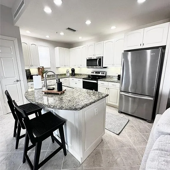 5076 Annunciation Cir #2305 — Photo 8