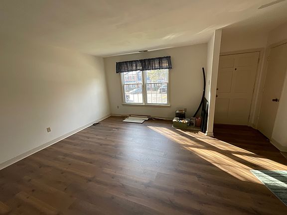 2nd image of 1814 Cambridge Ct