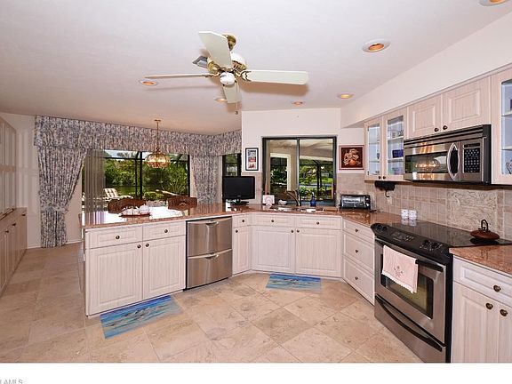 4th image of 3679 Woodlake Dr