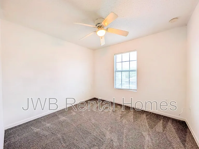 8450 Jasper Ave — Photo 7