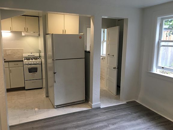 4th image of 40 Wanda St #B