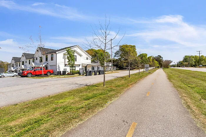 8 Tolar Rd — Photo 40