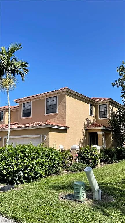 4 bed, 2.5 bath, 1970 sqft, $2,700 — Photo 2