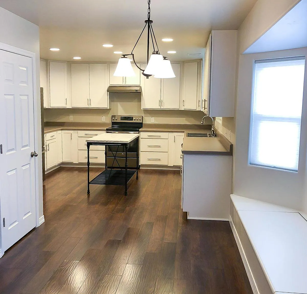 3 bed, 1676 sqft, $2,350 — Photo 4