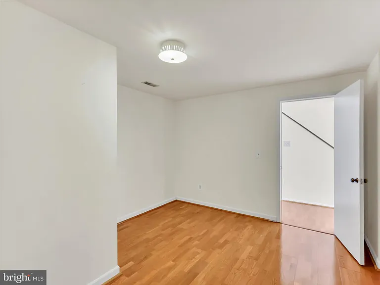 31 Valerian Ct — Photo 25