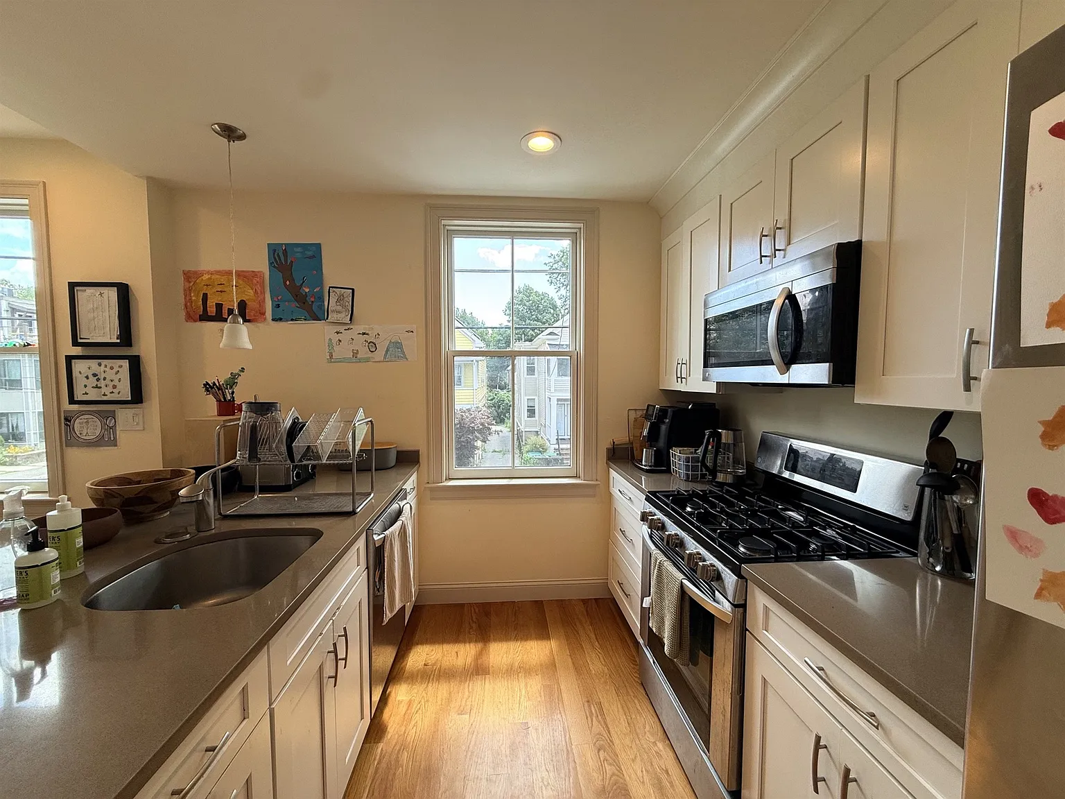 3 bed, 2.5 bath, 2000 sqft, $5,000 — Photo 4