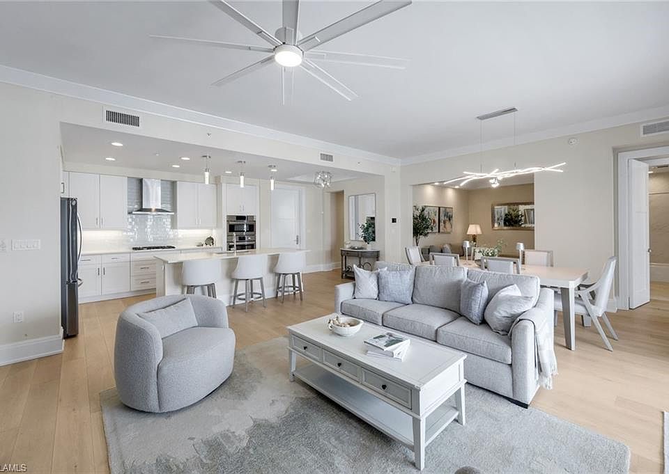 1st image of 1135 3rd AVE S #518