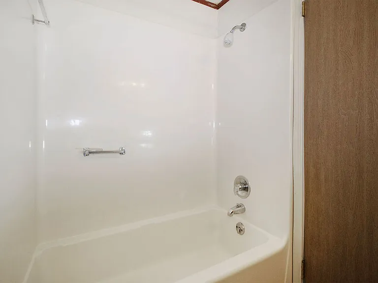 Surrey Park Apartments — Photo 35