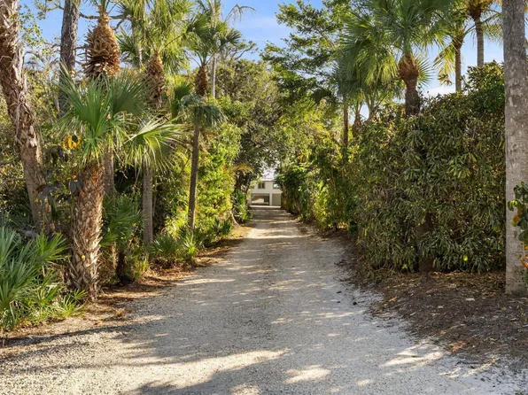 90 NW Alice St, Jensen Beach, FL 34957