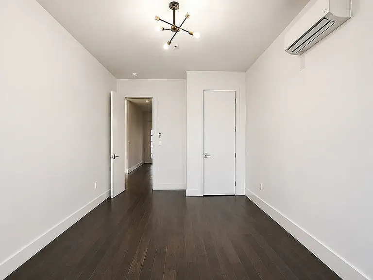 1110 Halsey St #5 — Photo 7