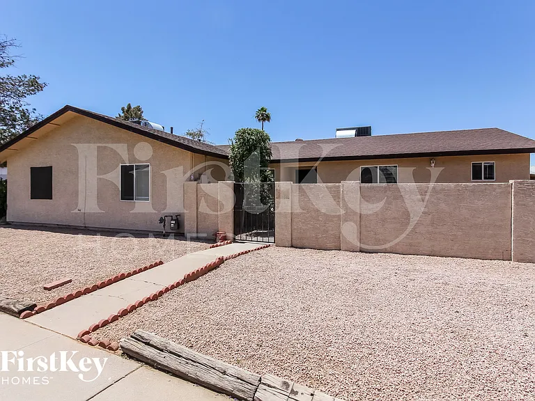13857 N 48th Ave — Photo 2