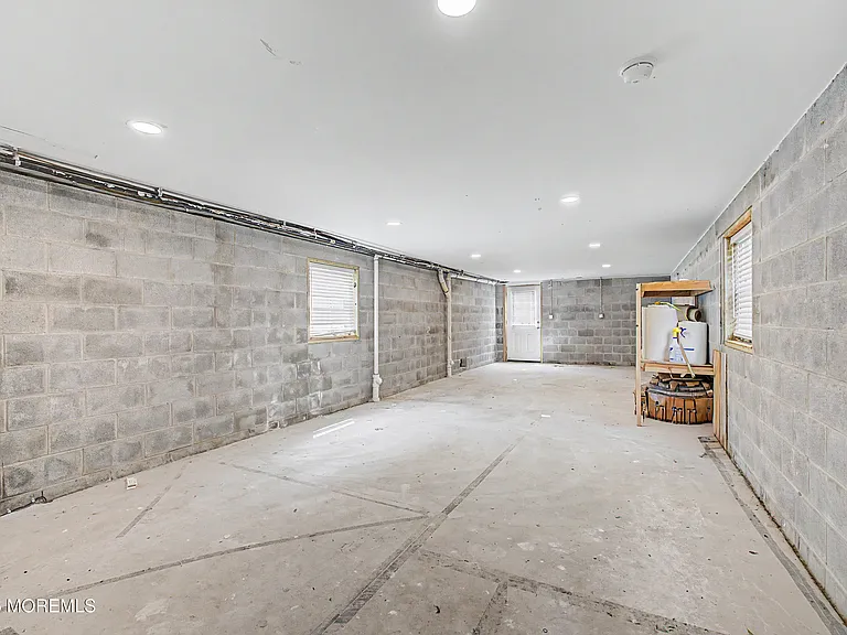 152 Center Ave — Photo 12