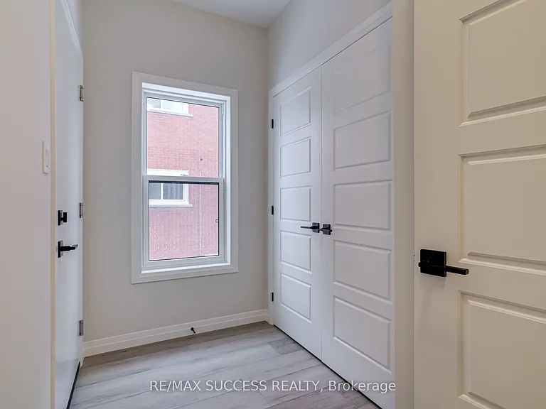 147 Siebert Ave — Photo 20