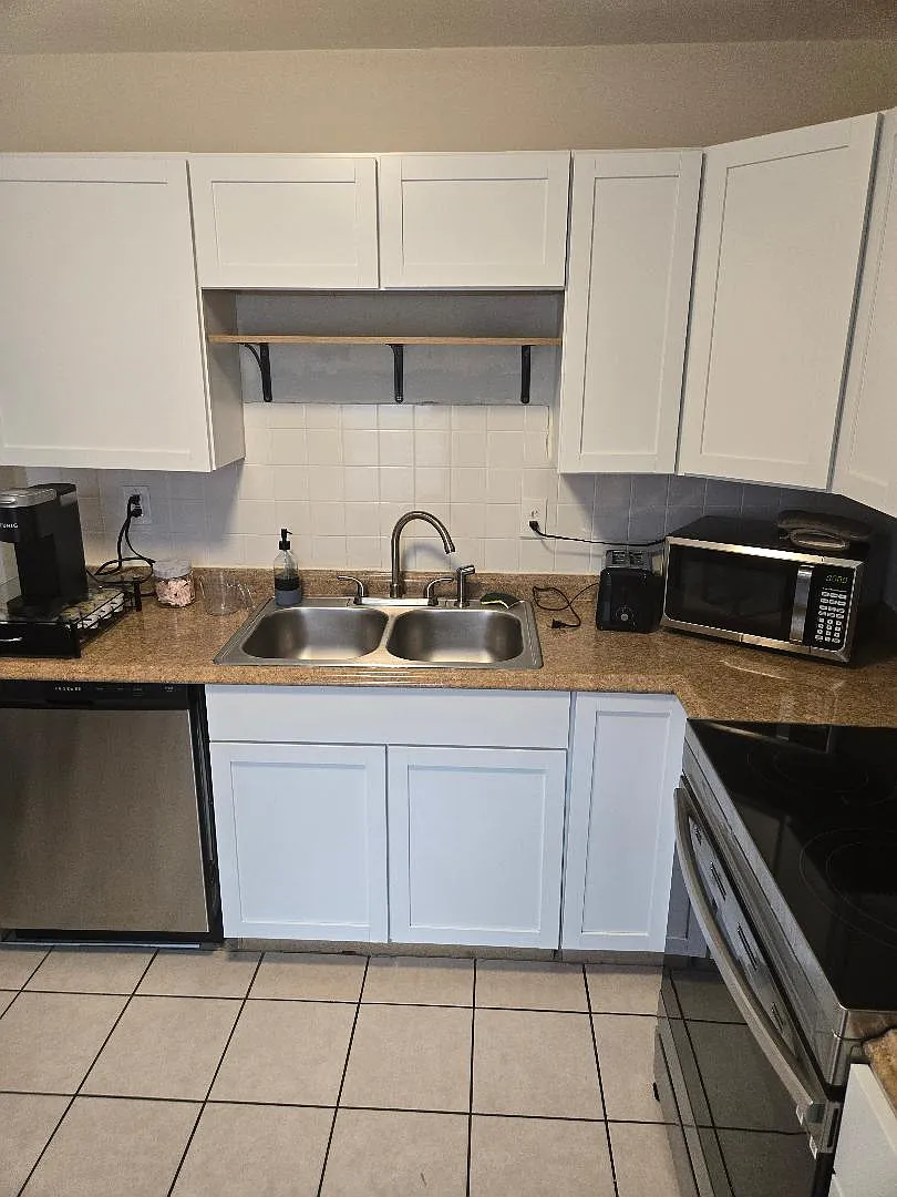 3 bed, 1050 sqft, $3,500 — Photo 2