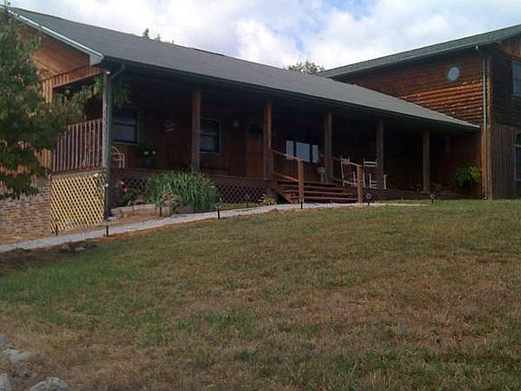 5th image of 141 Landcastle Ave
