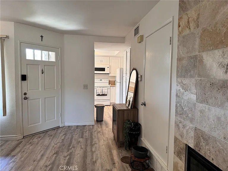 19 Baywood #42 — Photo 2