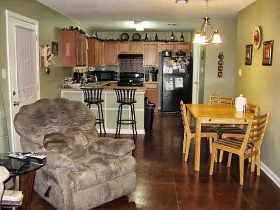 3rd image of 107 Casa Dr