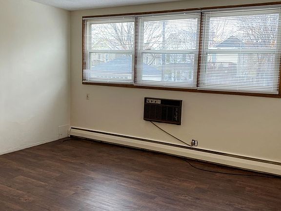 5th image of 2647 Emerson Ave S APT 23