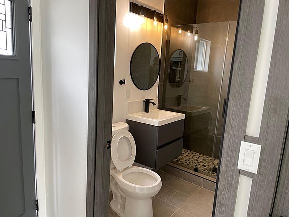 5th image of 6918 Encino Ave