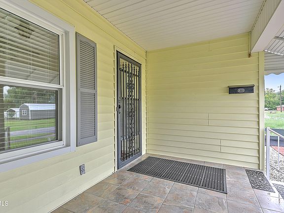 4th image of 801 Hemlock St