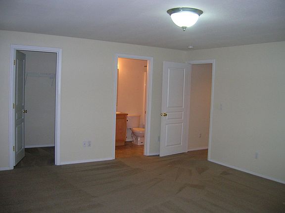 Lg master with walk in closet and bath