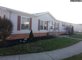 151 Caesars Cir, Amherst, OH 44001