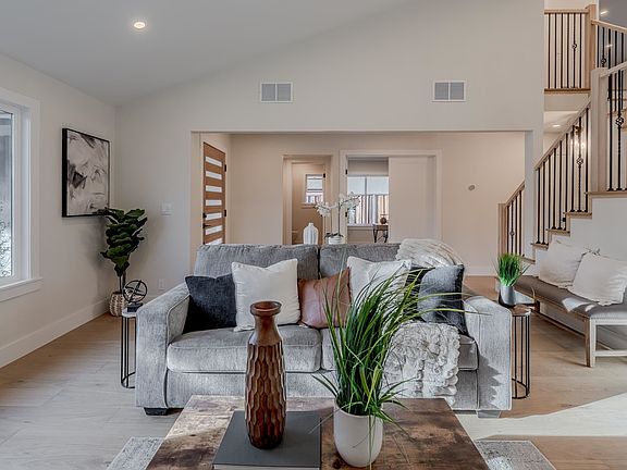 5th image of 311 Foxboro Ct