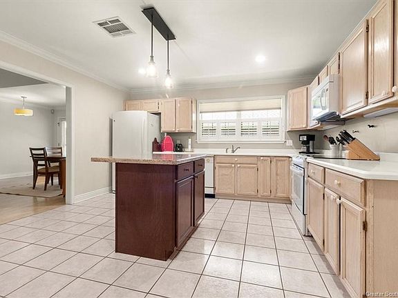 3rd image of 2511 Peace Dr