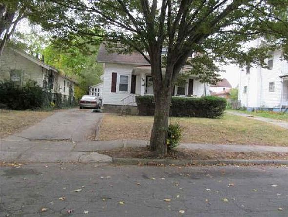 1st image of 26 W Bruce Ave