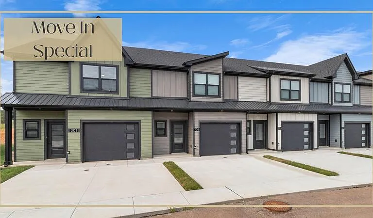 302 Jonathan Wade Cir — Photo 1