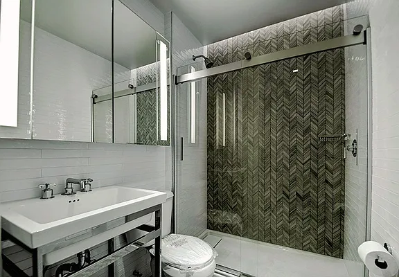 Rented by Urbane Brokerage | media 43