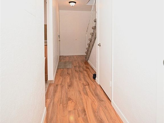 3rd image of 3839 Edgewater Dr